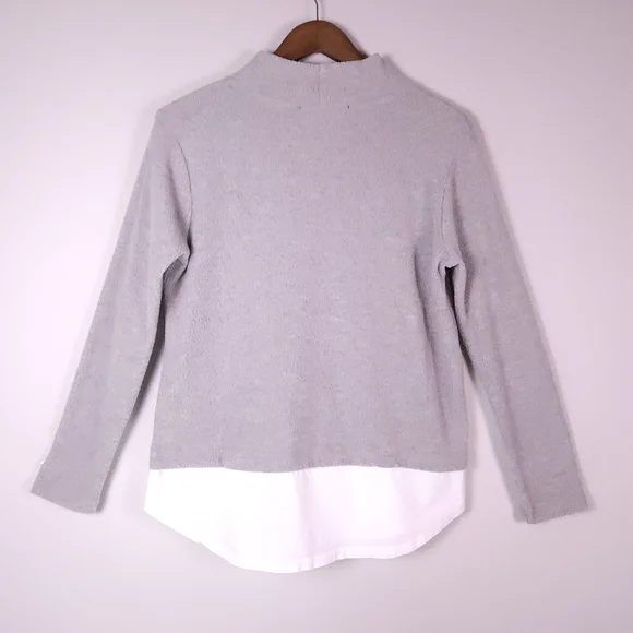 Chic Gray Crew Neck Sweater with Layered Hem - Picture 9 of 10